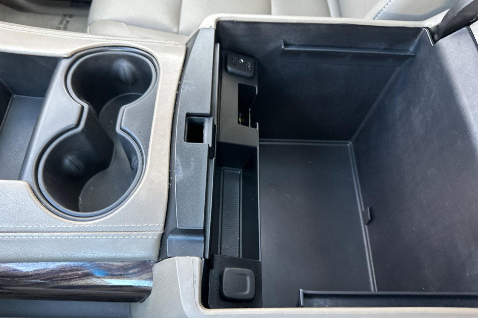 Used 2020 GMC Yukon XL SLT w/ Value Plus Edition image 33