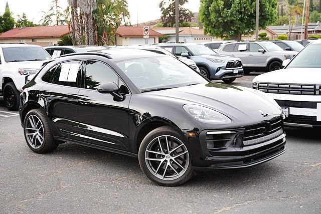 Used 2024 Porsche Macan S w/ Premium Plus Package AWD/4WD image 3