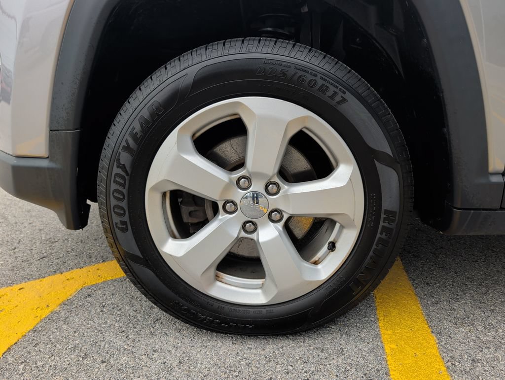 Used 2019 Jeep Compass Latitude w/ Popular Equipment Group AWD/4WD image 4