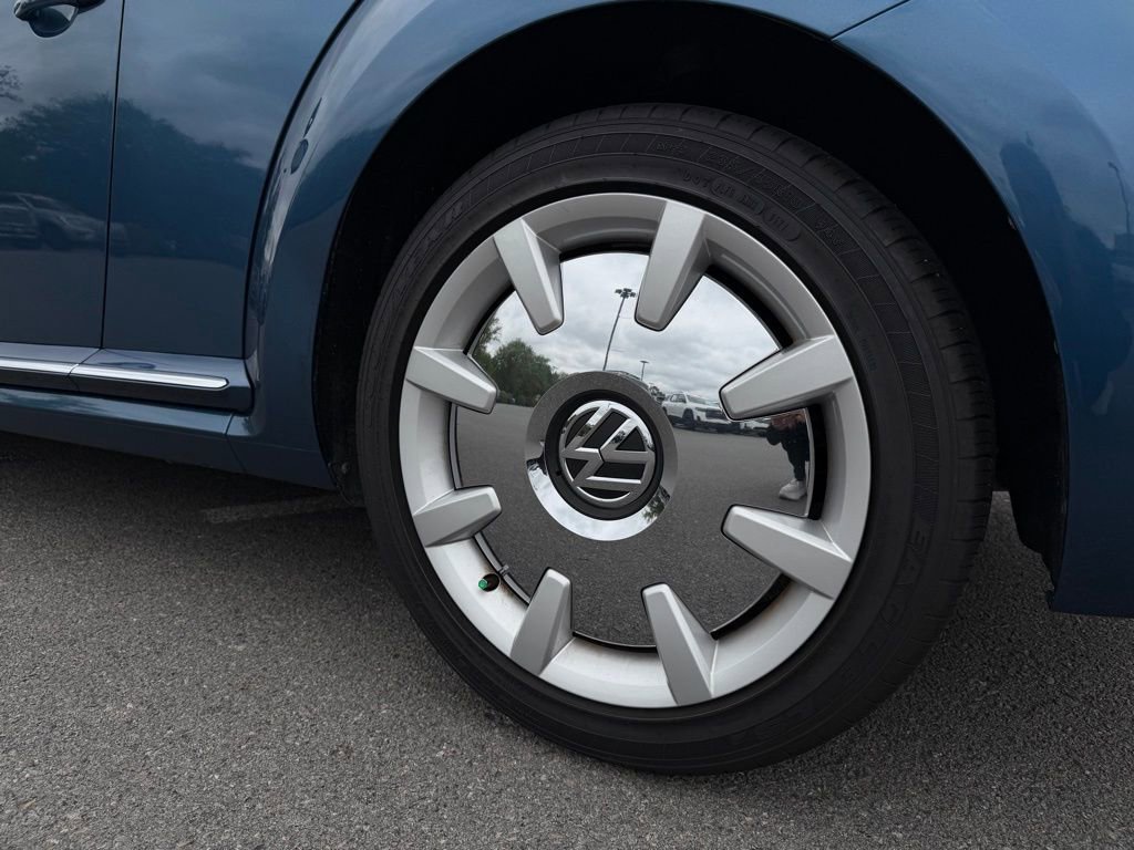 Used 2019 Volkswagen Beetle 2.0T SE w/ SE Premium Package FWD image 32