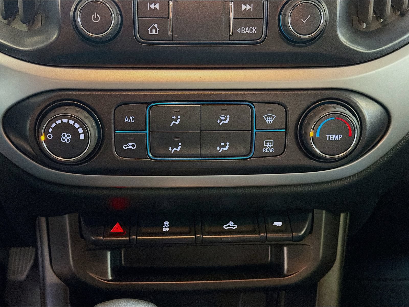 Used 2022 Chevrolet Colorado LT w/ LT Convenience Package AWD/4WD image 15