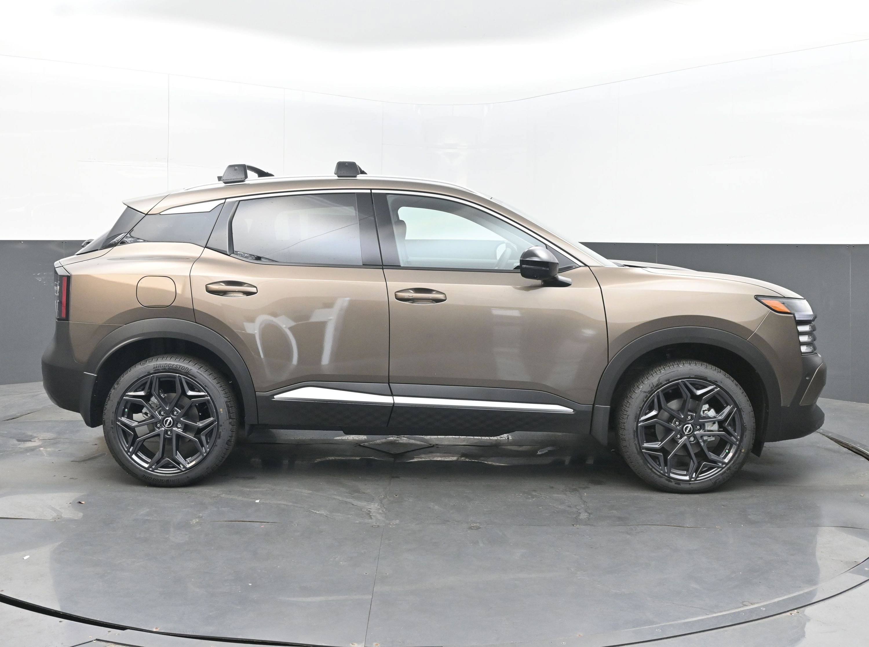 New 2026 Nissan Kicks SR image 8