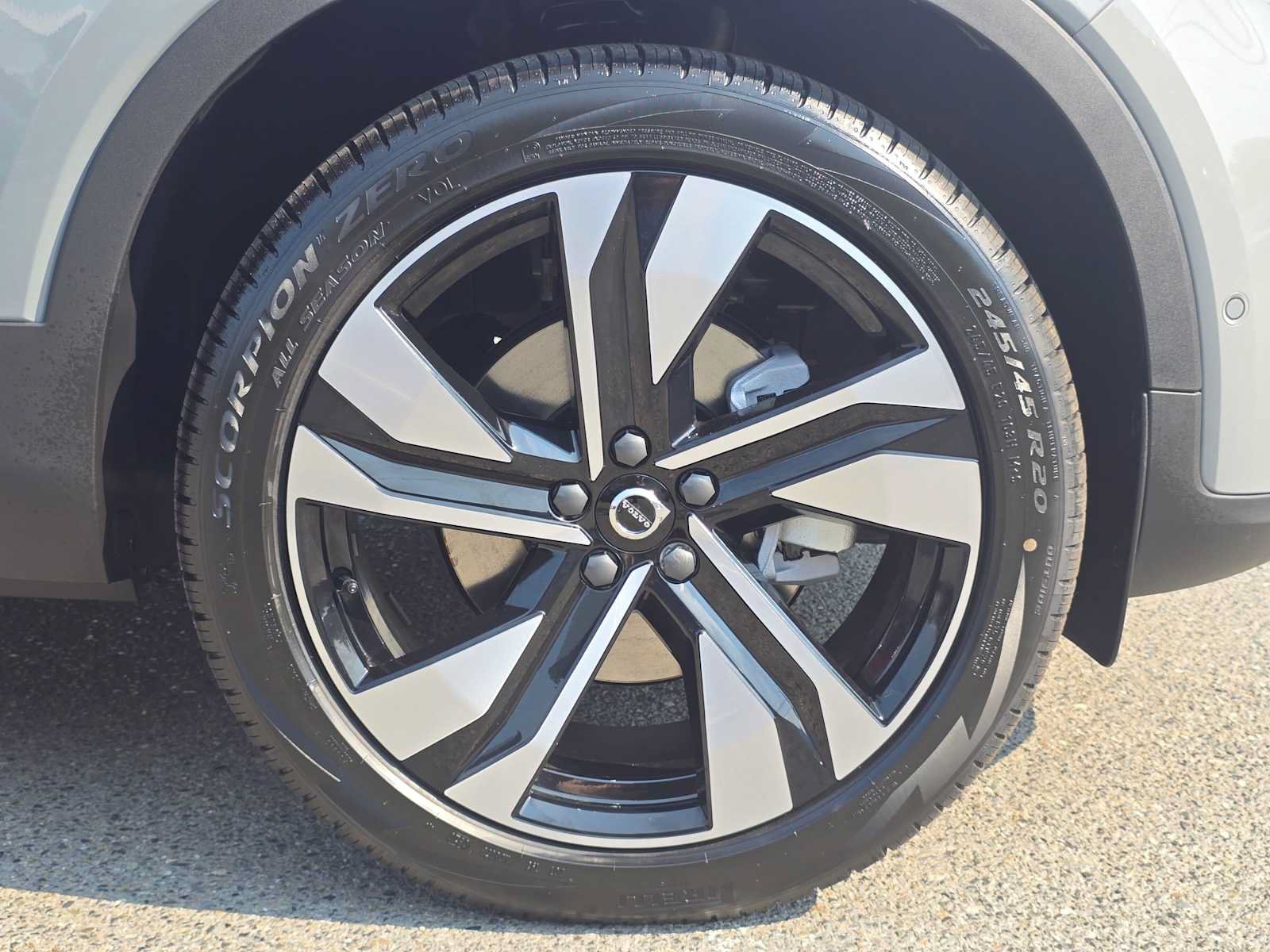 New 2026 Volvo XC40 B5 Ultra w/ Protection Package Premier AWD/4WD image 9