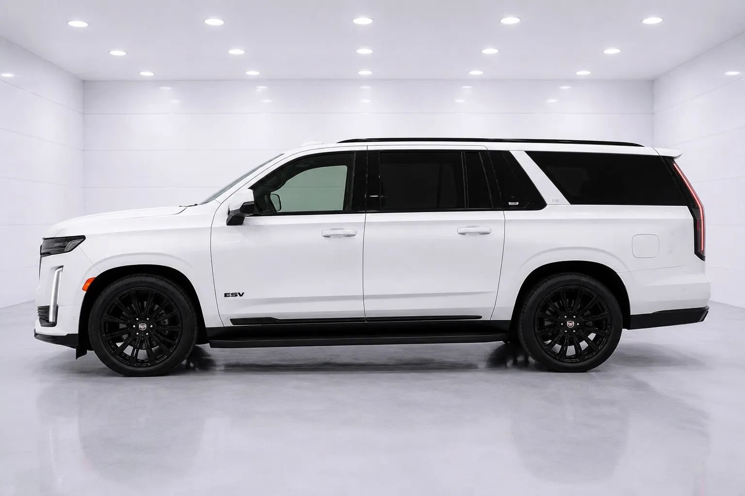 Used 2022 Cadillac Escalade ESV Sport w/ Touring Package AWD/4WD image 2