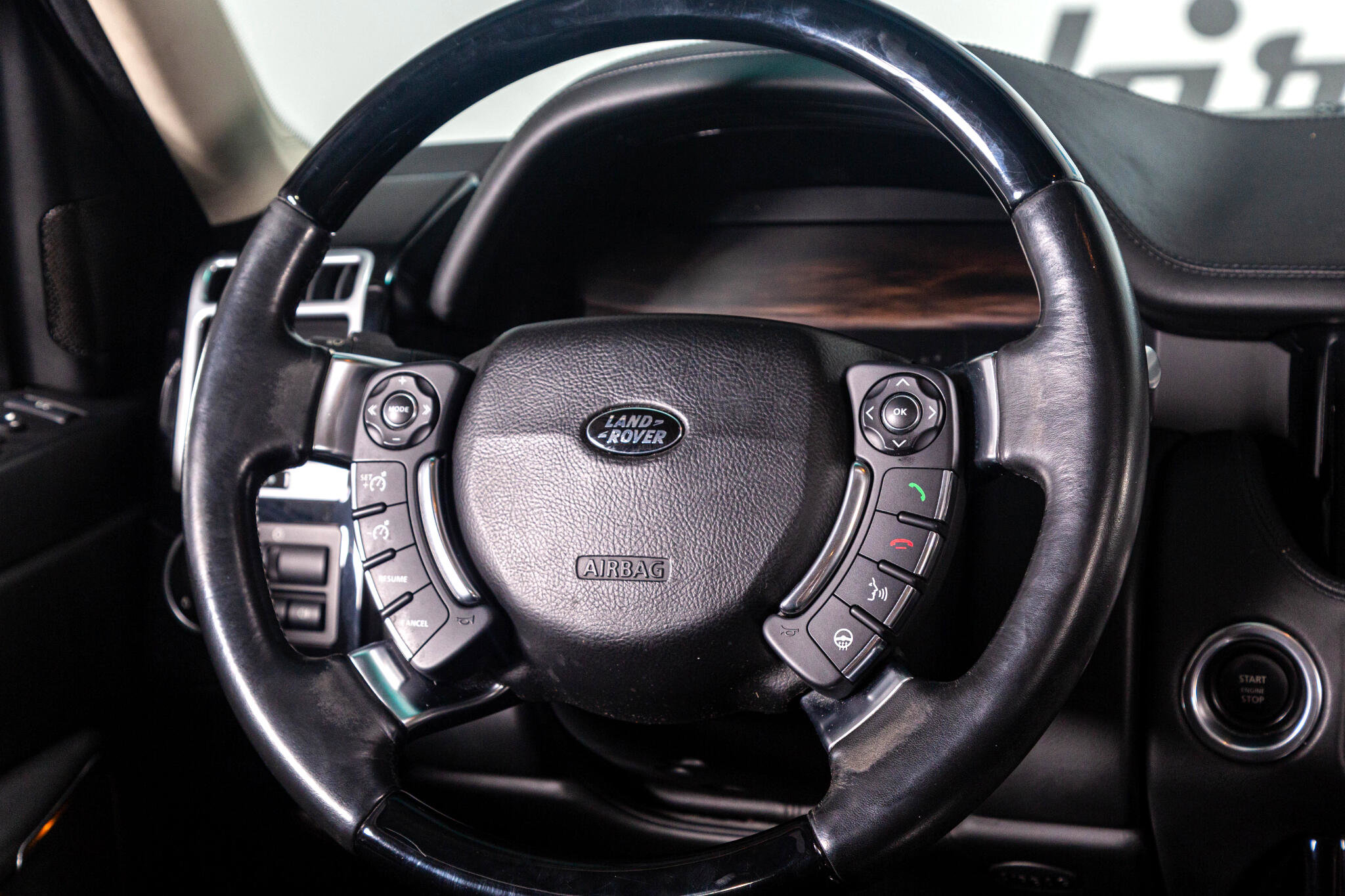 Used 2011 Land Rover Range Rover Autobiography image 36