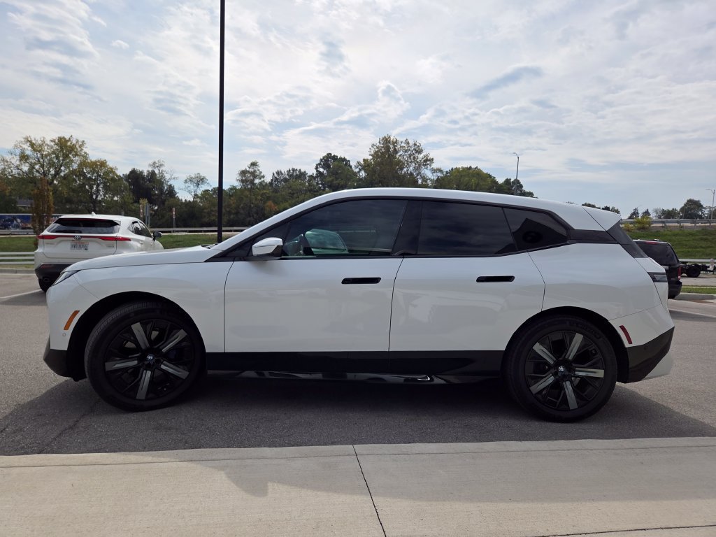 Used 2023 BMW iX xDrive50 w/ Premium Package AWD/4WD image 25