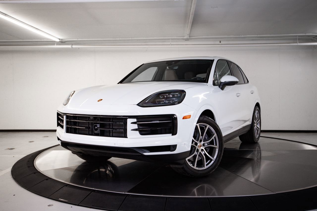 Certified 2025 Porsche Cayenne AWD/4WD image 1