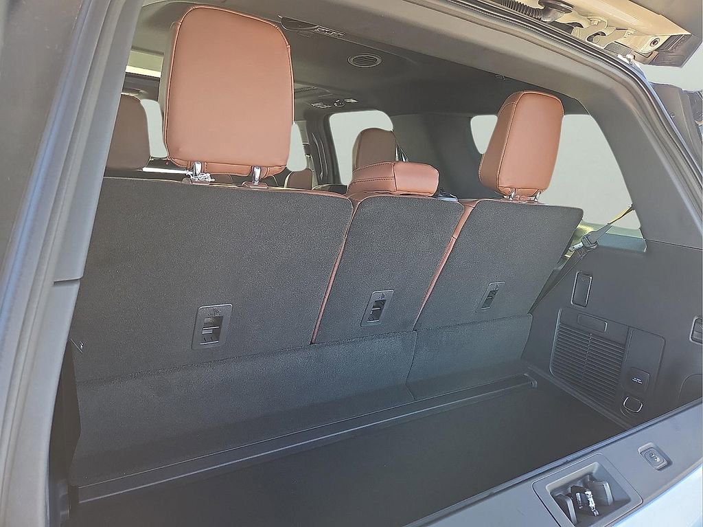 New 2026 Lincoln Navigator Reserve AWD/4WD image 8