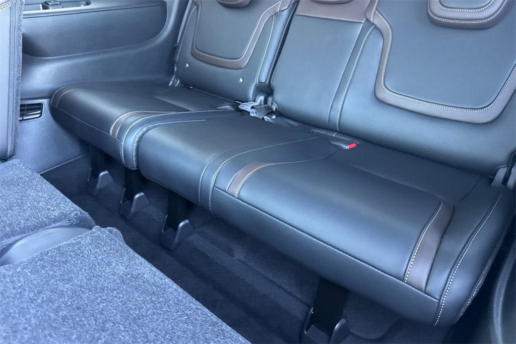 New 2025 Nissan Armada SL image 13