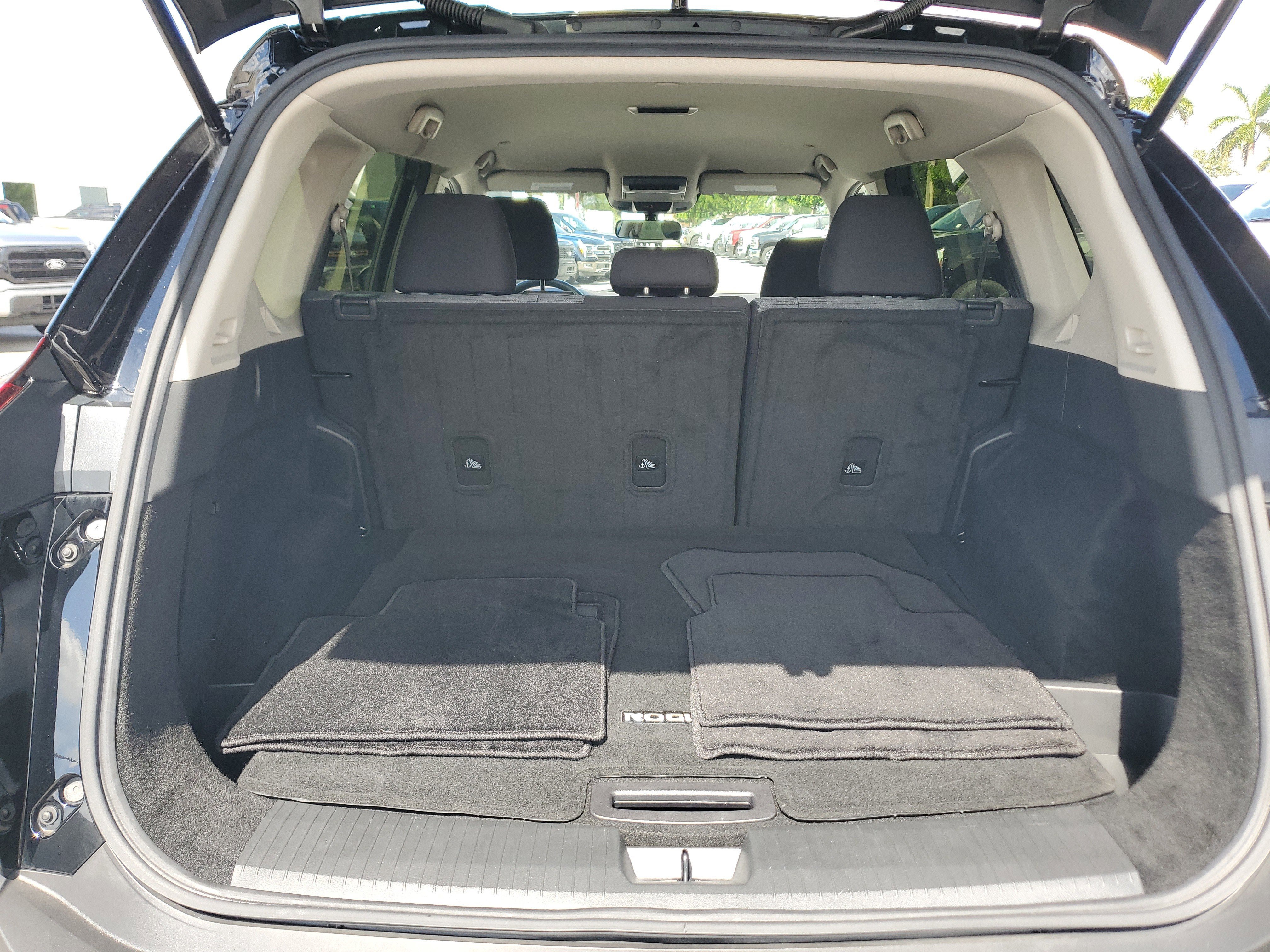 Used 2023 Nissan Rogue SV image 15