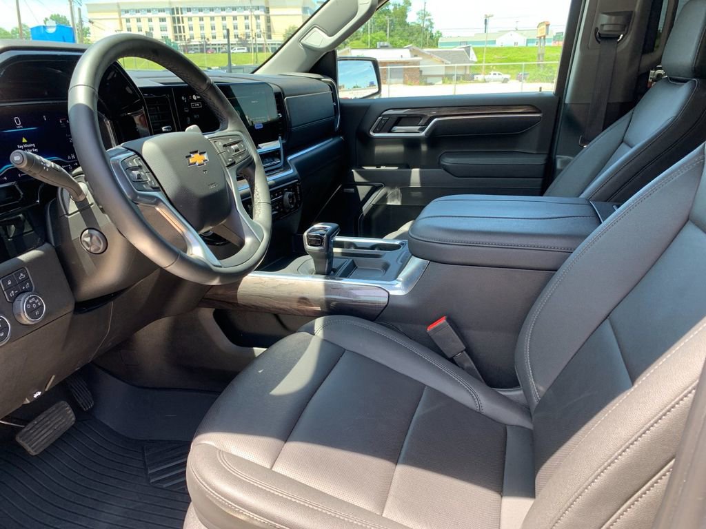 Used 2025 Chevrolet Silverado 1500 LTZ w/ LTZ Premium Package AWD/4WD image 11