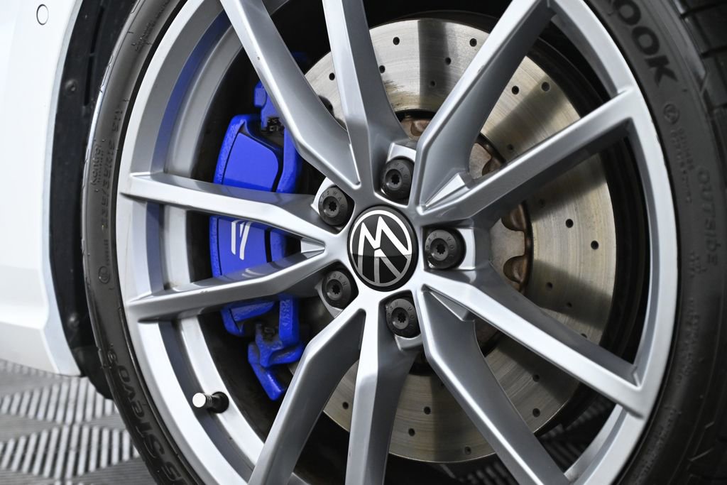 Used 2024 Volkswagen Golf R image 40