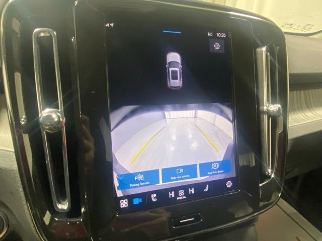 Certified 2025 Volvo XC40 B5 Core AWD/4WD image 25
