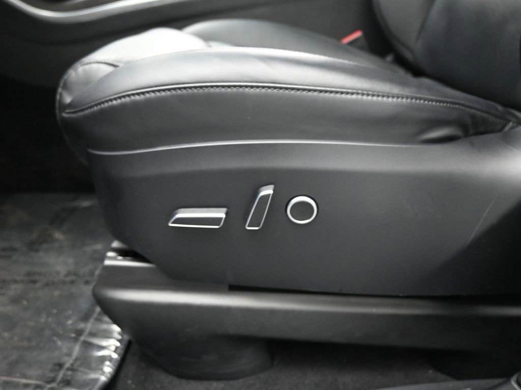 Used 2022 Tesla Model X image 9