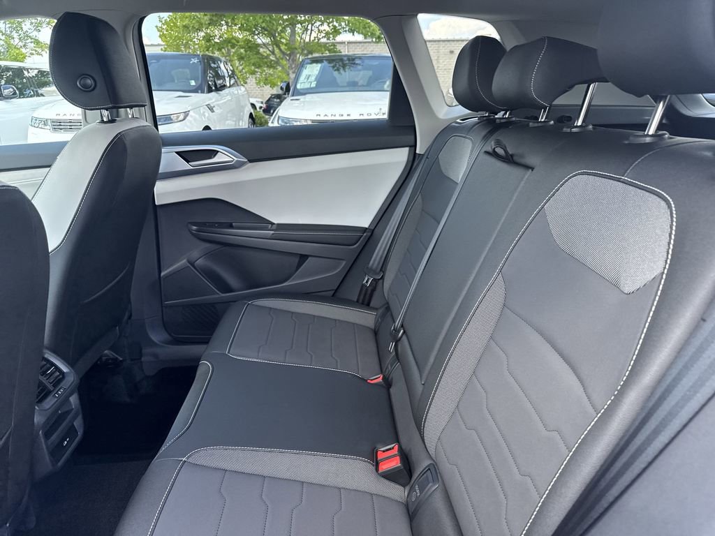 New 2025 Volkswagen Taos SE image 11