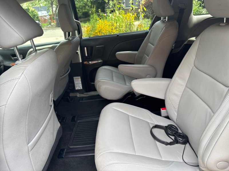 Used 2018 Toyota Sienna Limited Premium AWD/4WD image 31