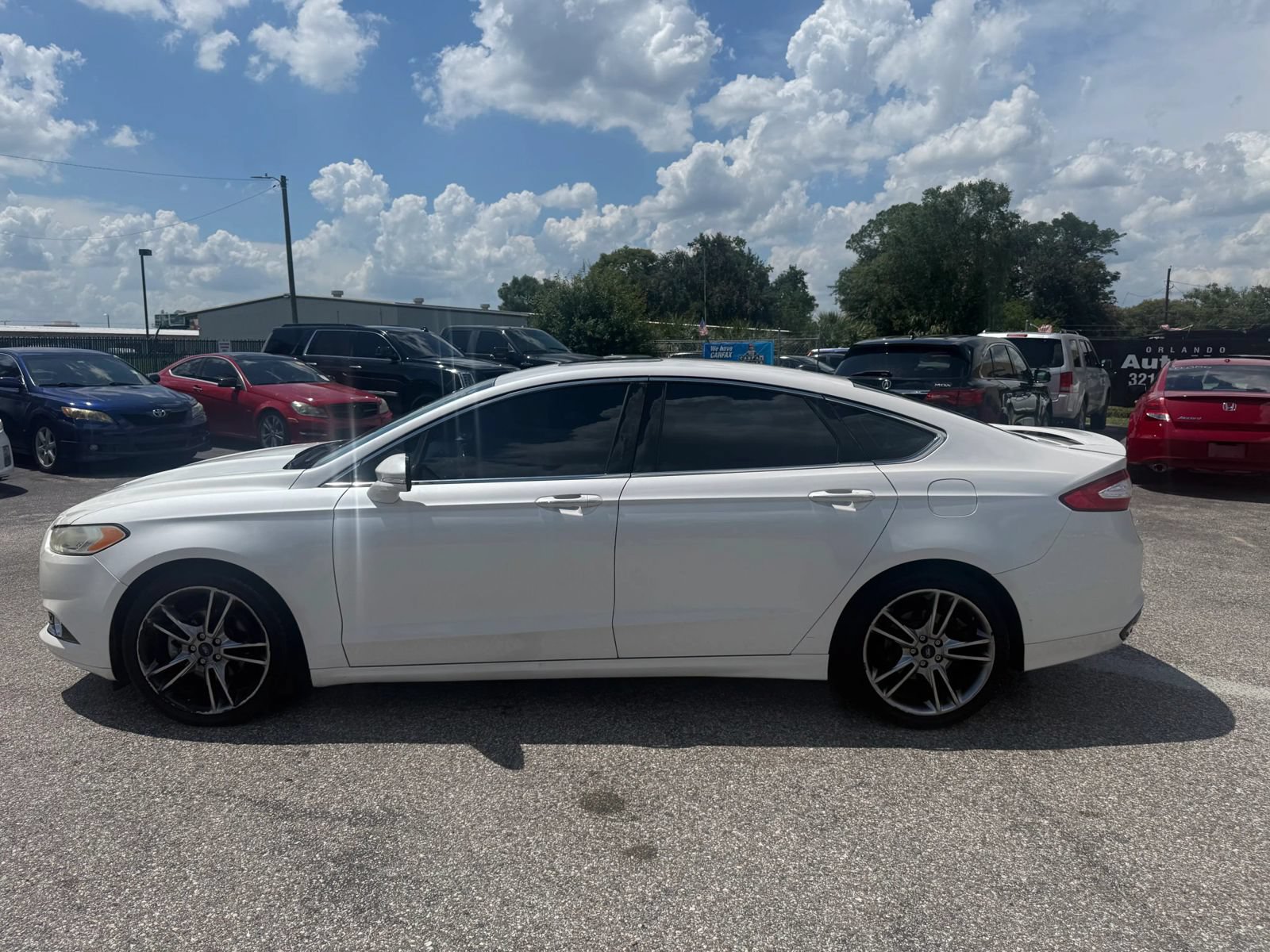 Used 2013 Ford Fusion Titanium w/ Titanium Driver Assist Pkg FWD image 2