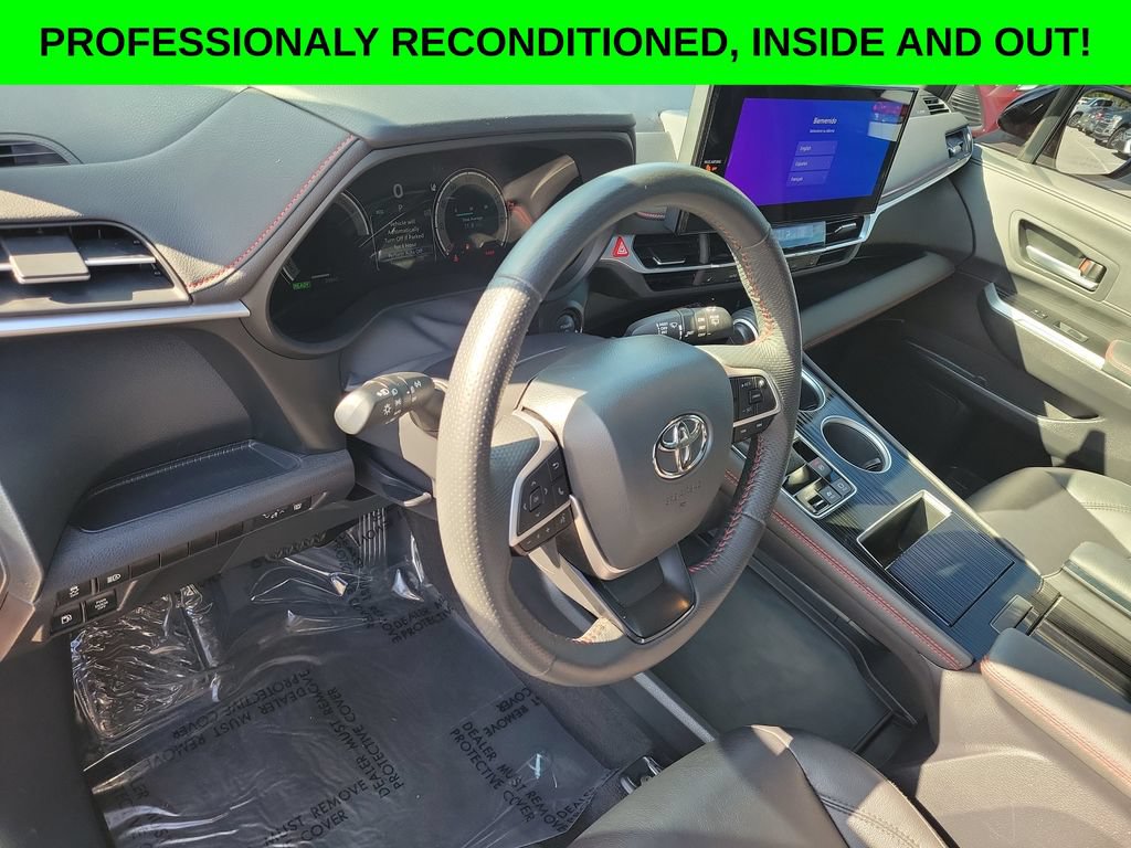 Used 2025 Toyota Sienna XSE FWD image 7