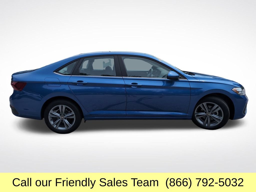 Used 2024 Volkswagen Jetta SE FWD image 7