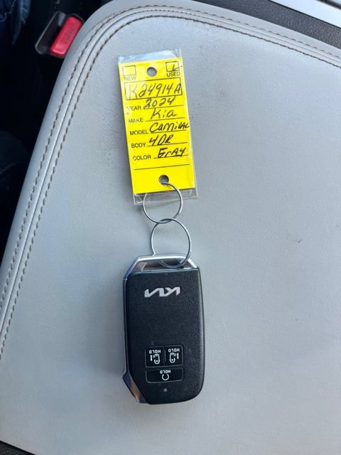 Used 2024 Kia Carnival LX FWD image 15