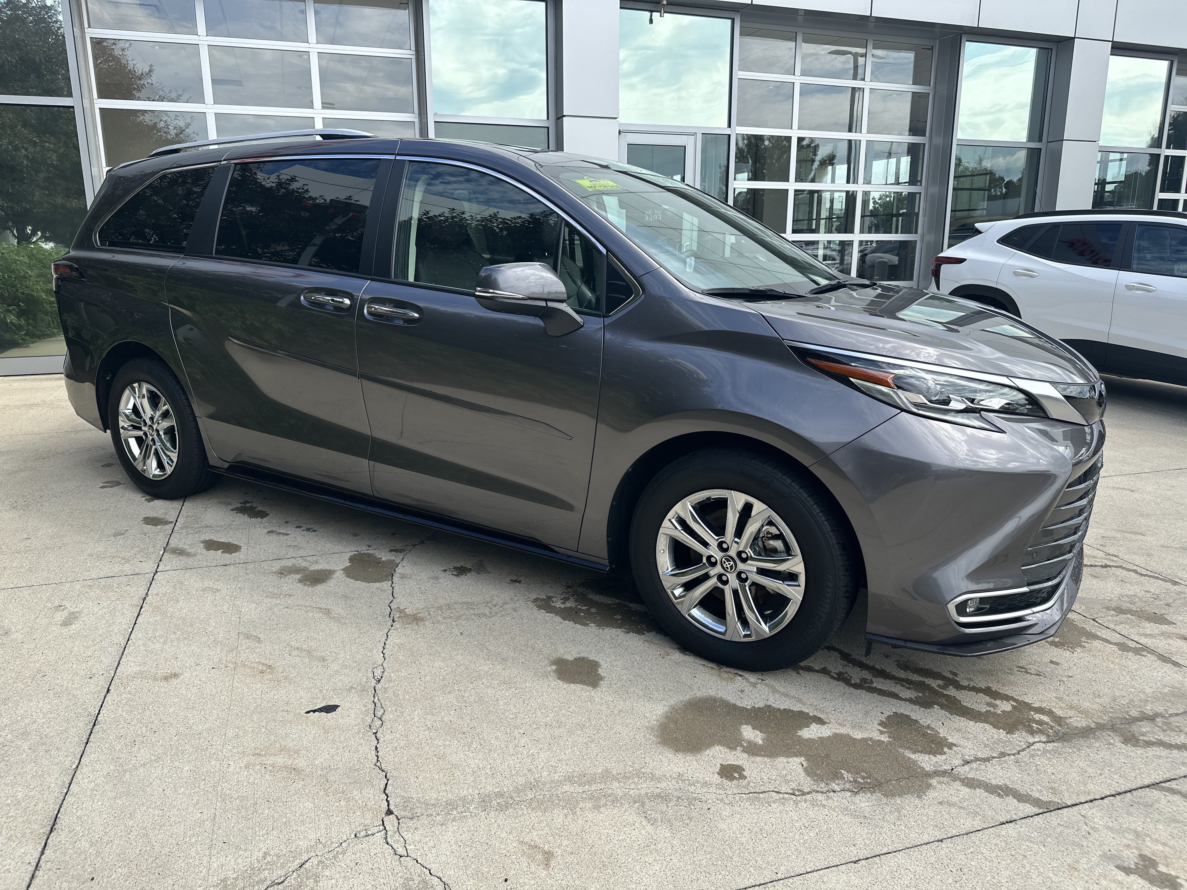Certified 2024 Toyota Sienna Platinum AWD/4WD video 2