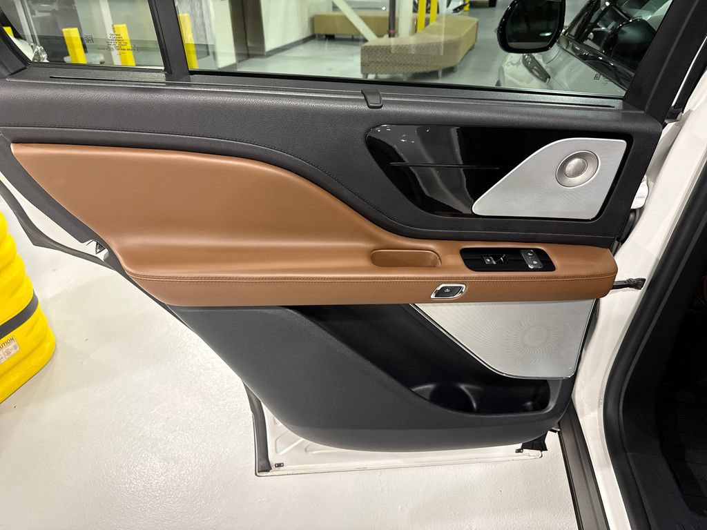Used 2022 Lincoln Aviator Reserve w/ Equipment Group 201A AWD/4WD image 21