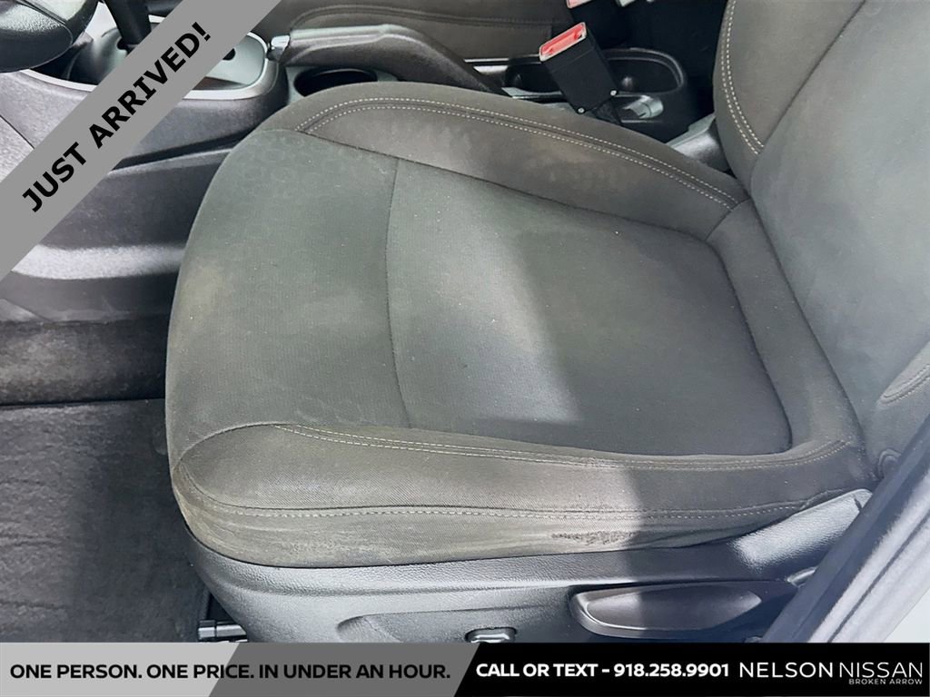 Used 2022 Chevrolet Trax LS w/ Tint and Cruise Package AWD/4WD image 18