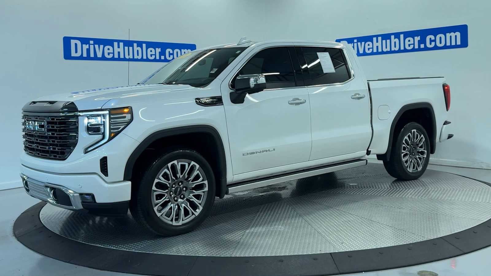 Used 2023 GMC Sierra 1500 Denali Ultimate AWD/4WD image 3