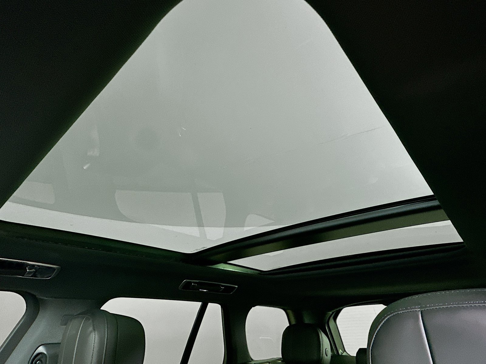 New 2026 Land Rover Range Rover SE AWD/4WD image 30