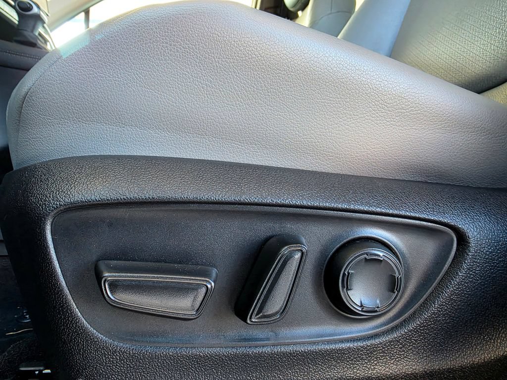 Used 2025 Toyota Sienna XLE FWD image 14