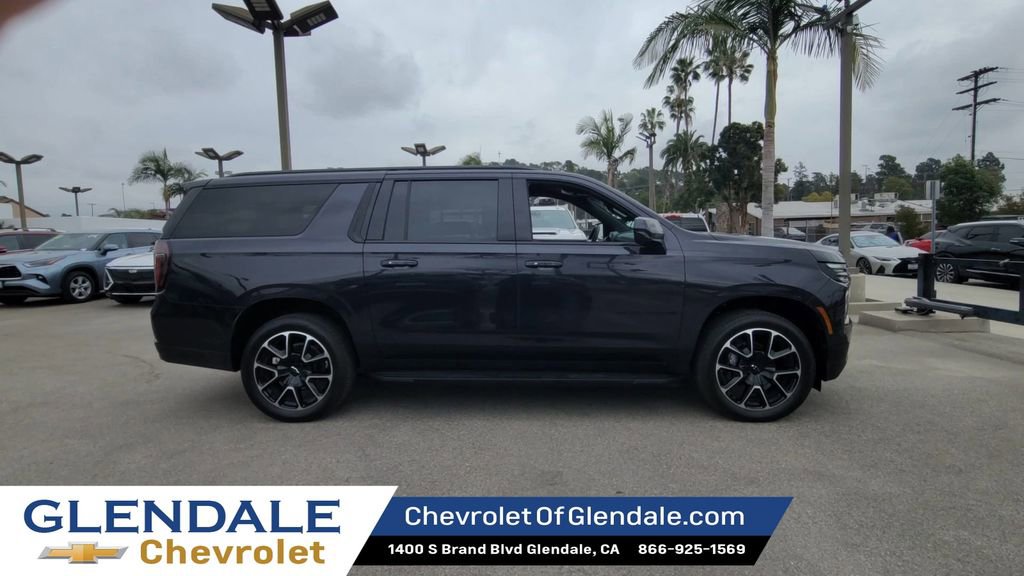 Certified 2025 Chevrolet Suburban RST image 9