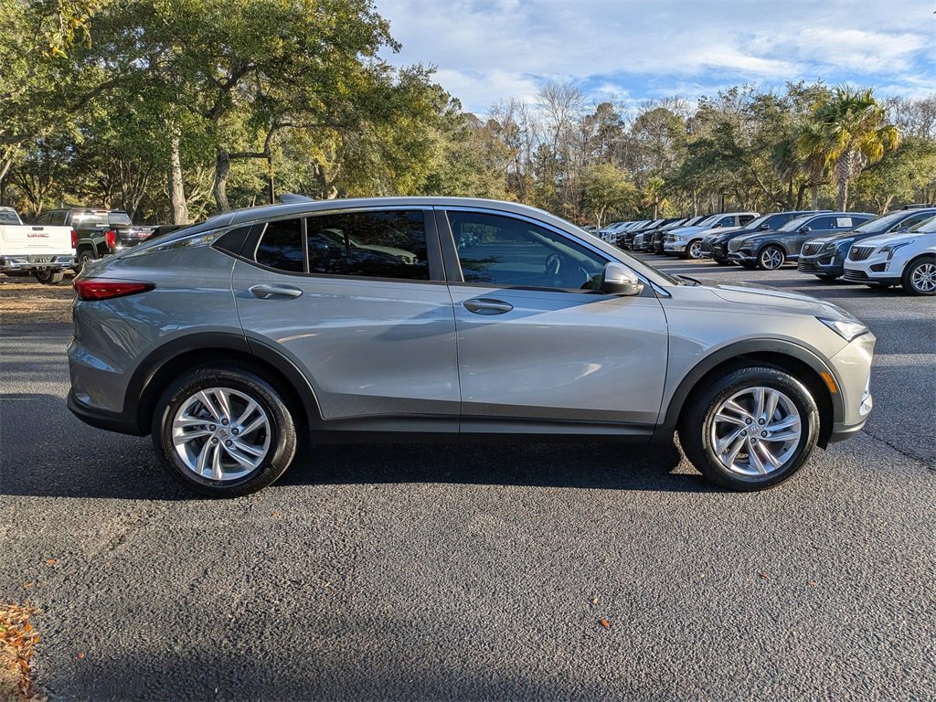 Used 2025 Buick Envista Preferred w/ Convenience I Package image 3