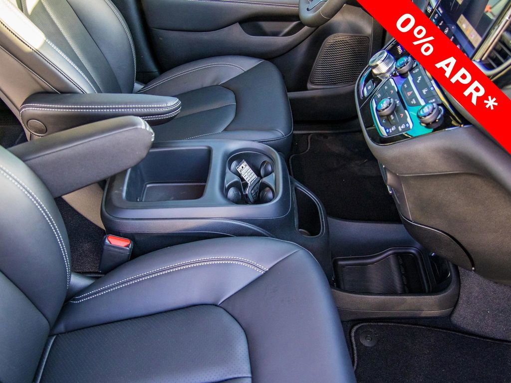 New 2026 Chrysler Pacifica Select w/ S Appearance Package image 16