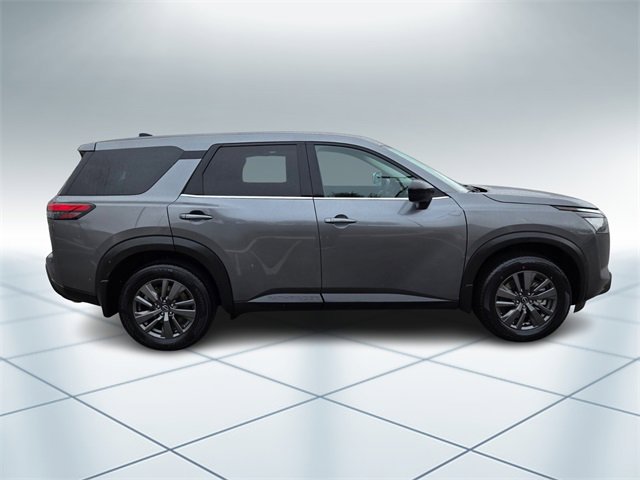 Used 2023 Nissan Pathfinder S image 3