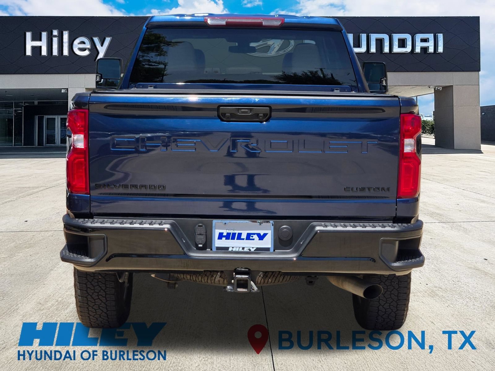 Used 2021 Chevrolet Silverado 2500 Custom w/ Custom Value Package AWD/4WD image 5