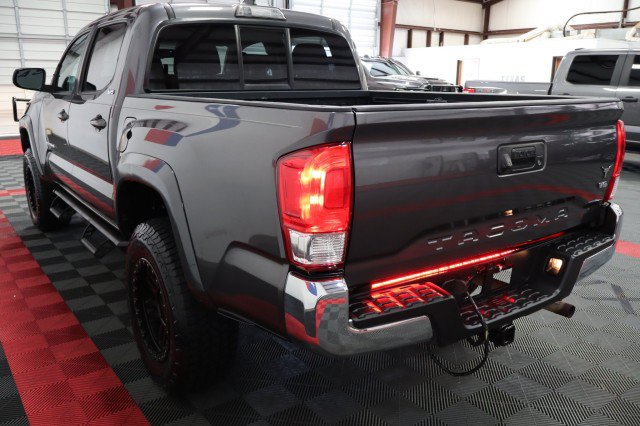 Used 2017 Toyota Tacoma SR5 w/ Tow Package RWD image 26