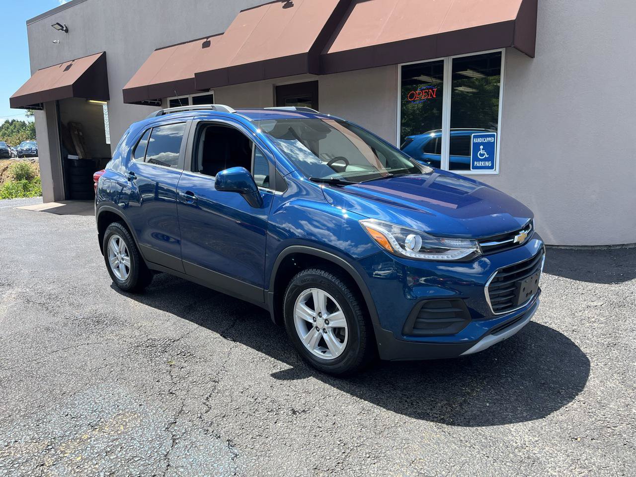 Used 2020 Chevrolet Trax LT w/ LPO, Protection Package AWD/4WD image 3