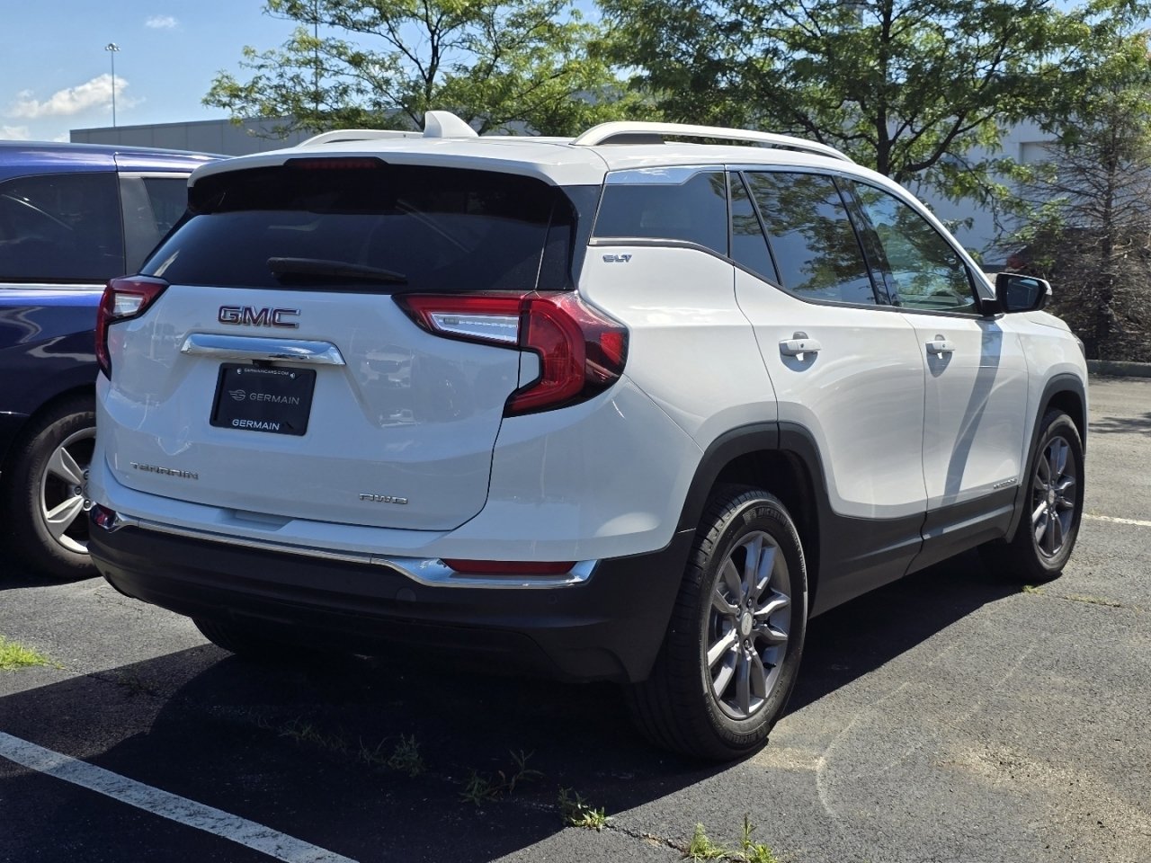 Used 2023 GMC Terrain SLT AWD/4WD image 7
