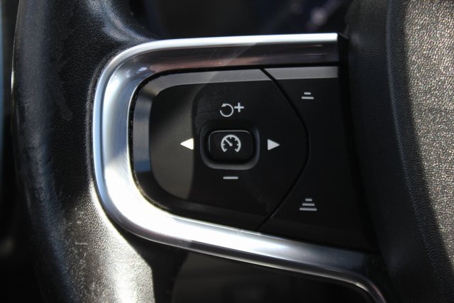 Used 2019 Volvo XC40 T5 Momentum image 13