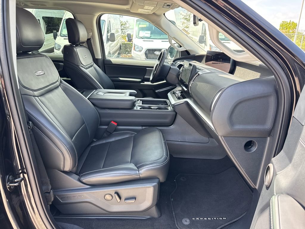 Used 2025 Ford Expedition Max Platinum AWD/4WD image 32