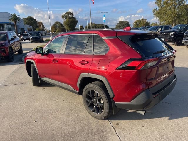 Used 2021 Toyota RAV4 LE FWD image 4
