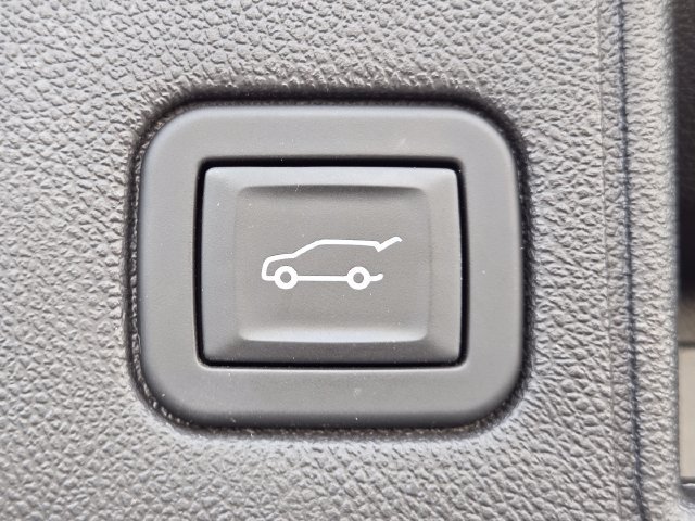 Used 2024 GMC Terrain SLT w/ Infotainment Package II AWD/4WD image 21