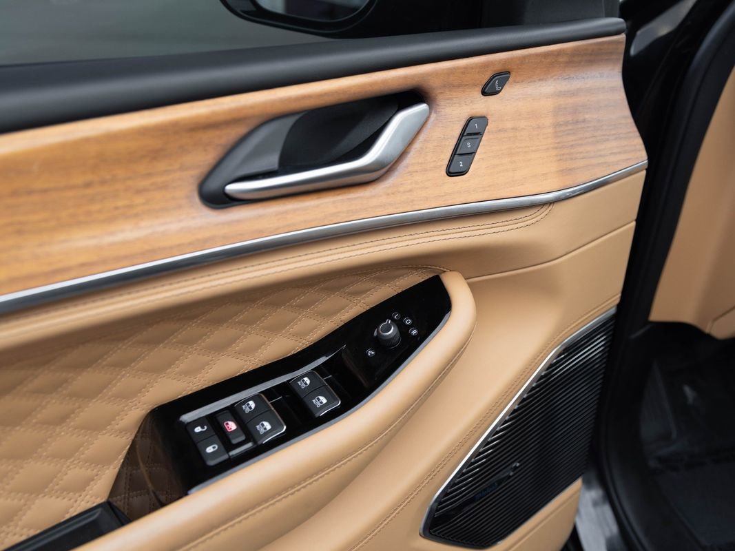 Used 2023 Jeep Grand Cherokee Summit image 11