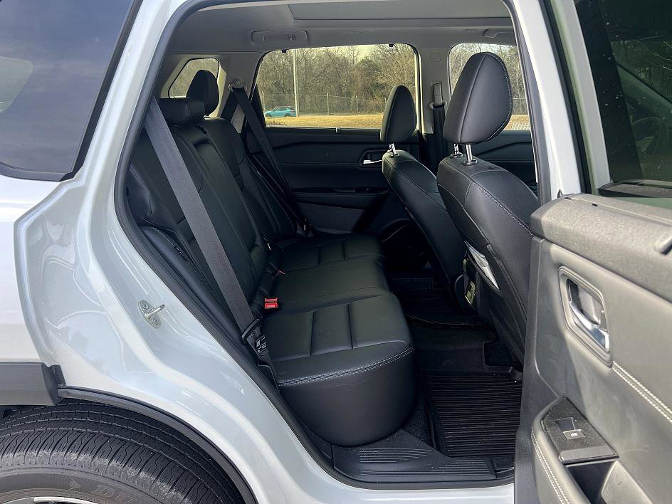 Certified 2025 Nissan Rogue SL w/ Tech Package image 9