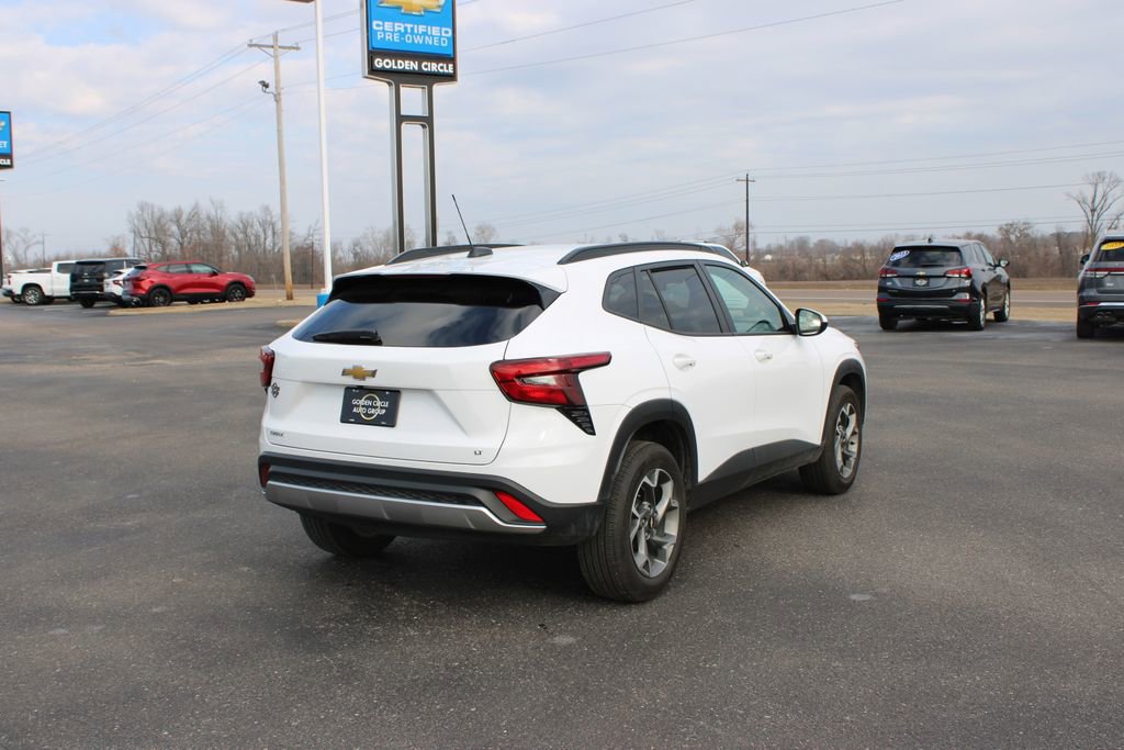 Used 2025 Chevrolet Trax LT w/ LT Convenience Package image 9