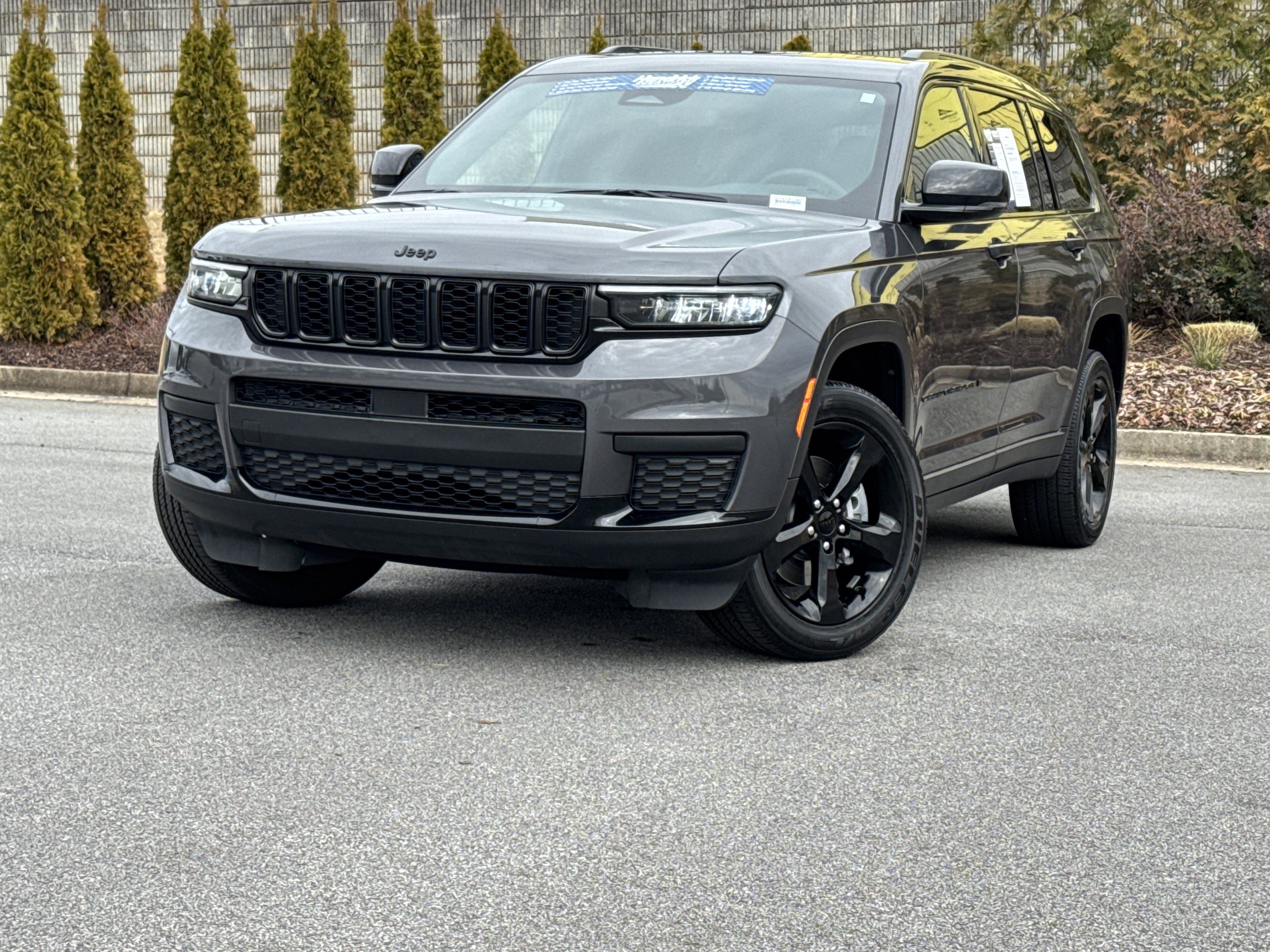Used 2023 Jeep Grand Cherokee L Laredo image 5