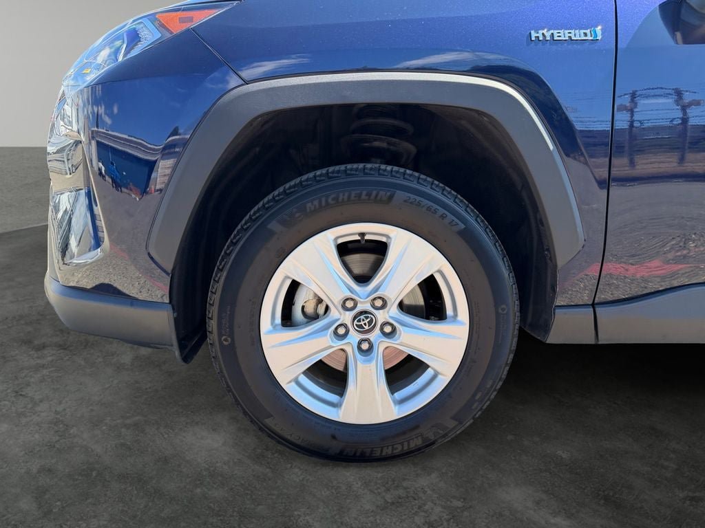 Used 2021 Toyota RAV4 XLE AWD/4WD image 4