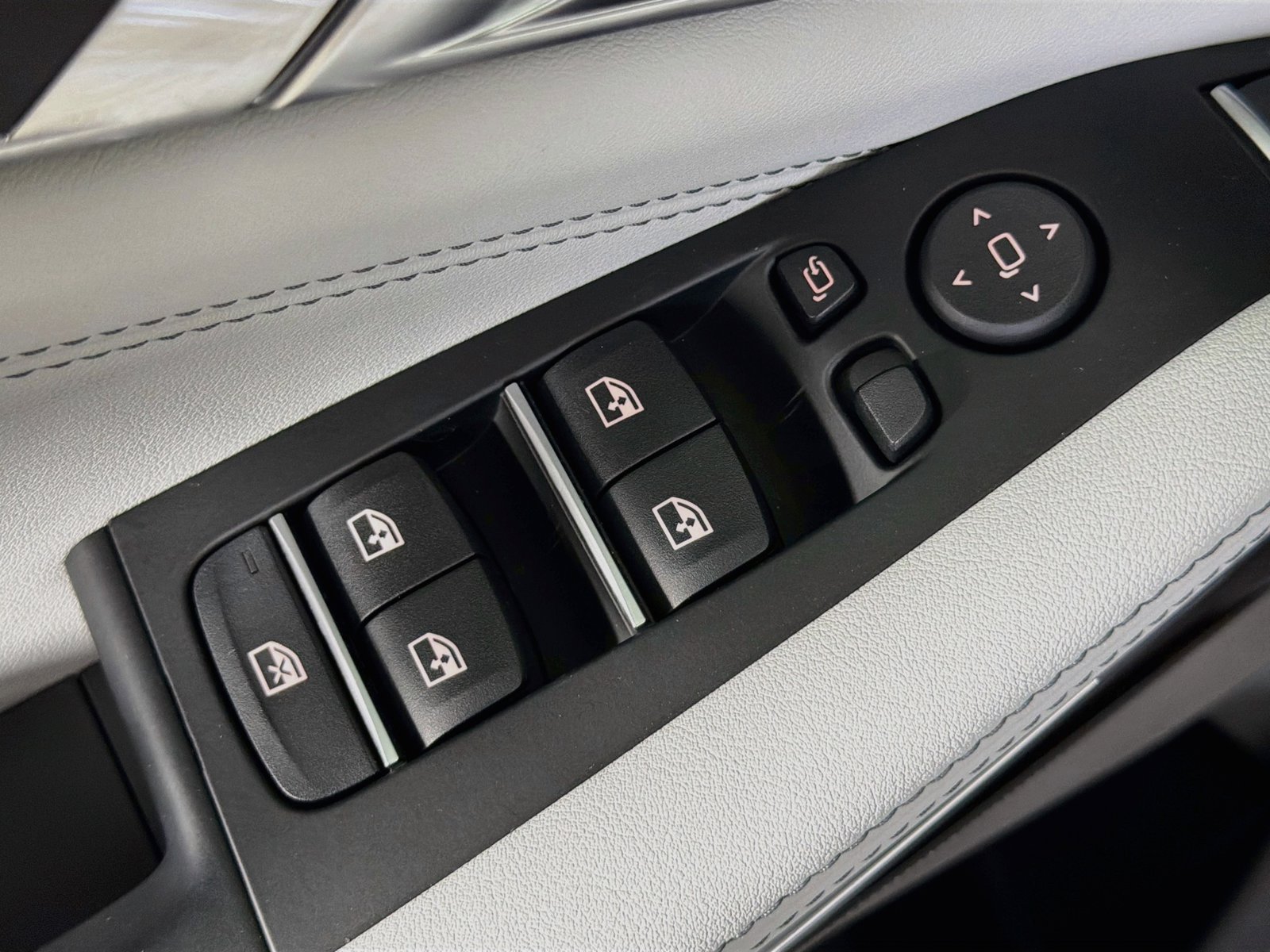 Used 2026 BMW X5 xDrive40i AWD/4WD image 18