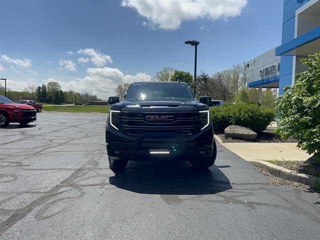 Used 2022 GMC Sierra 1500 AT4 w/ AT4 Premium Package AWD/4WD image 2