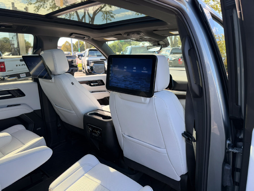 Certified 2025 Chevrolet Tahoe Premier AWD/4WD image 16
